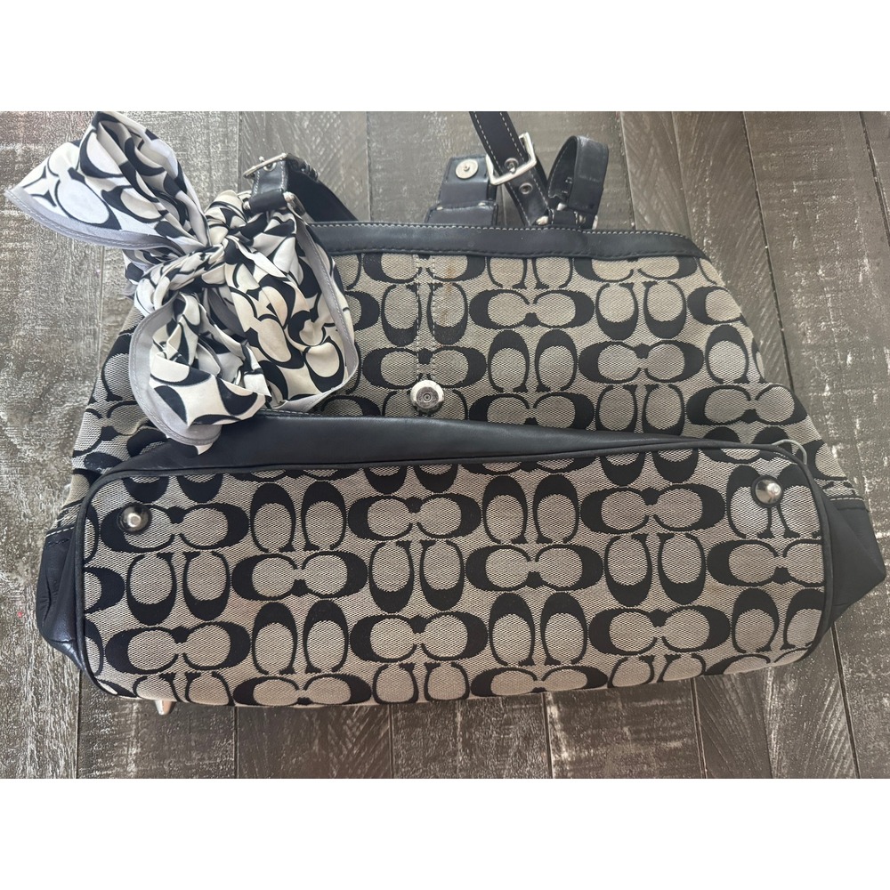 COACH Vintage Y2k Hampton Signature Canvas Shoulder Bag B/W Coach Scarf - Picture 2 of 14